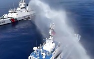 我海警船又被菲船撞伤，南海问题应该怎样解决？