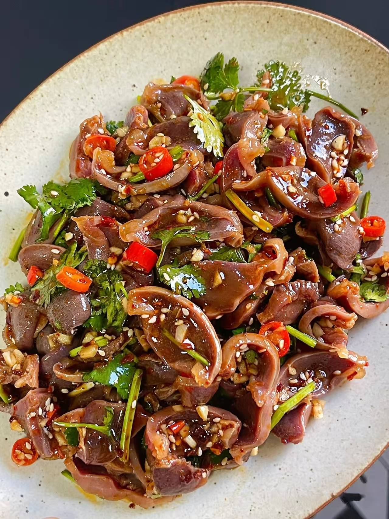 香菜拌鸭胗：堪称“香菜杀手”的家常菜