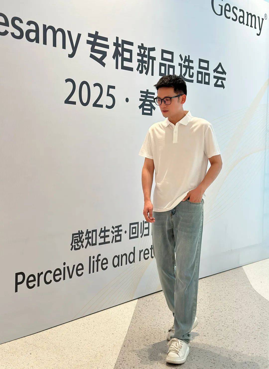 这条莱赛尔天丝牛仔裤，轻薄透气