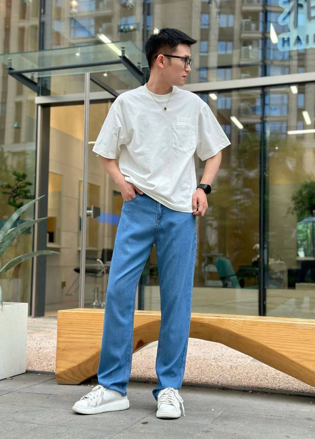 这条莱赛尔天丝牛仔裤，轻薄透气