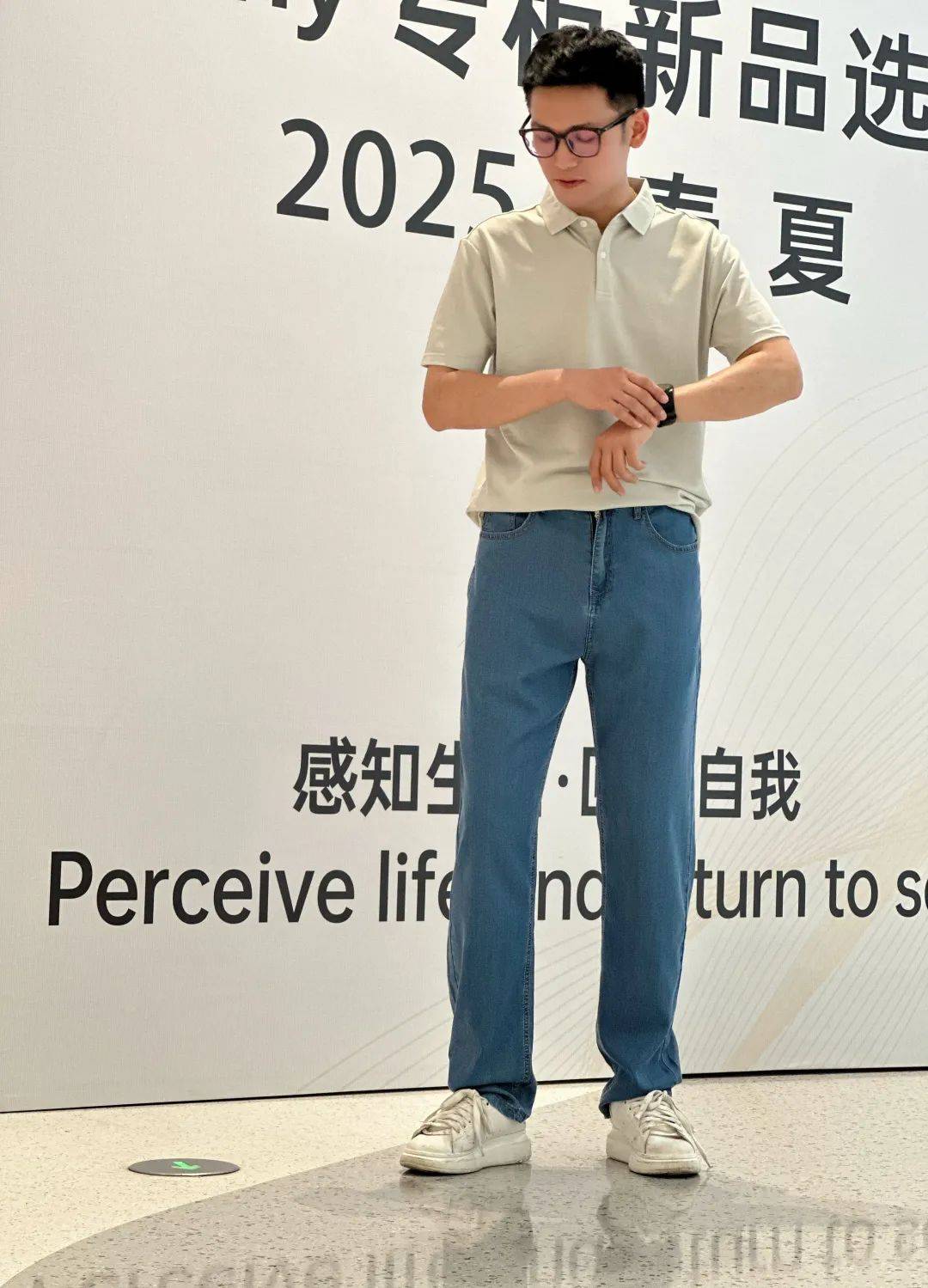 这条莱赛尔天丝牛仔裤，轻薄透气