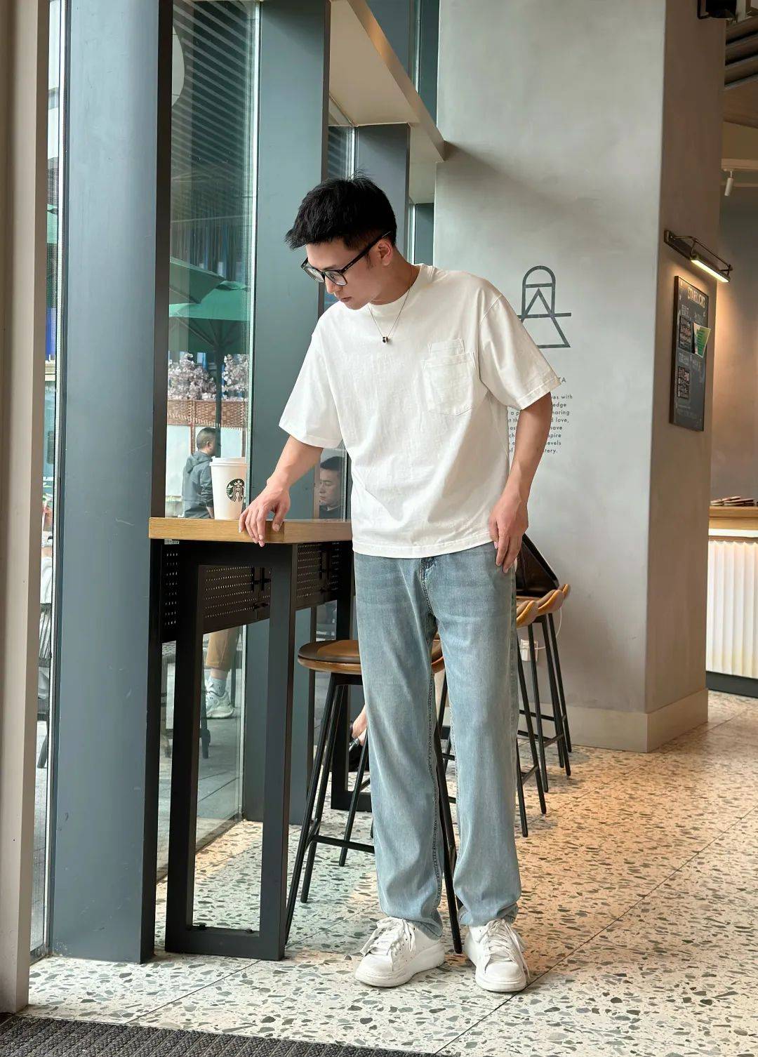 这条莱赛尔天丝牛仔裤，轻薄透气
