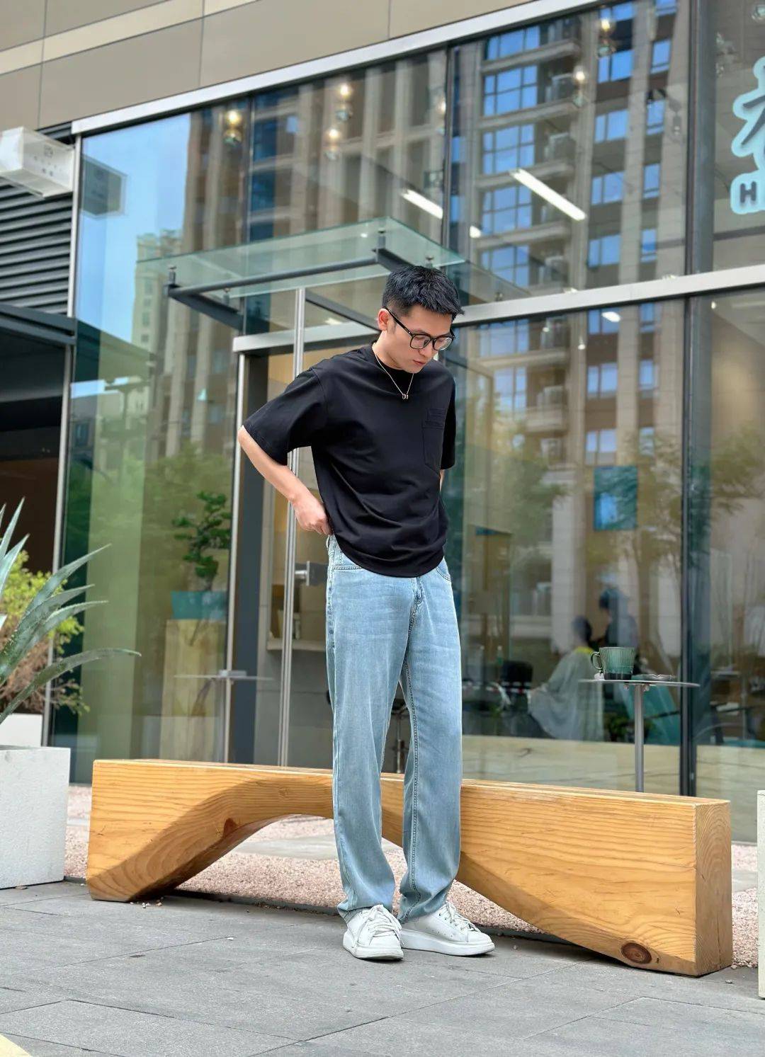 这条莱赛尔天丝牛仔裤，轻薄透气