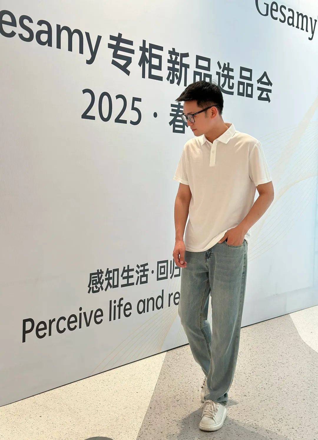 这条莱赛尔天丝牛仔裤，轻薄透气