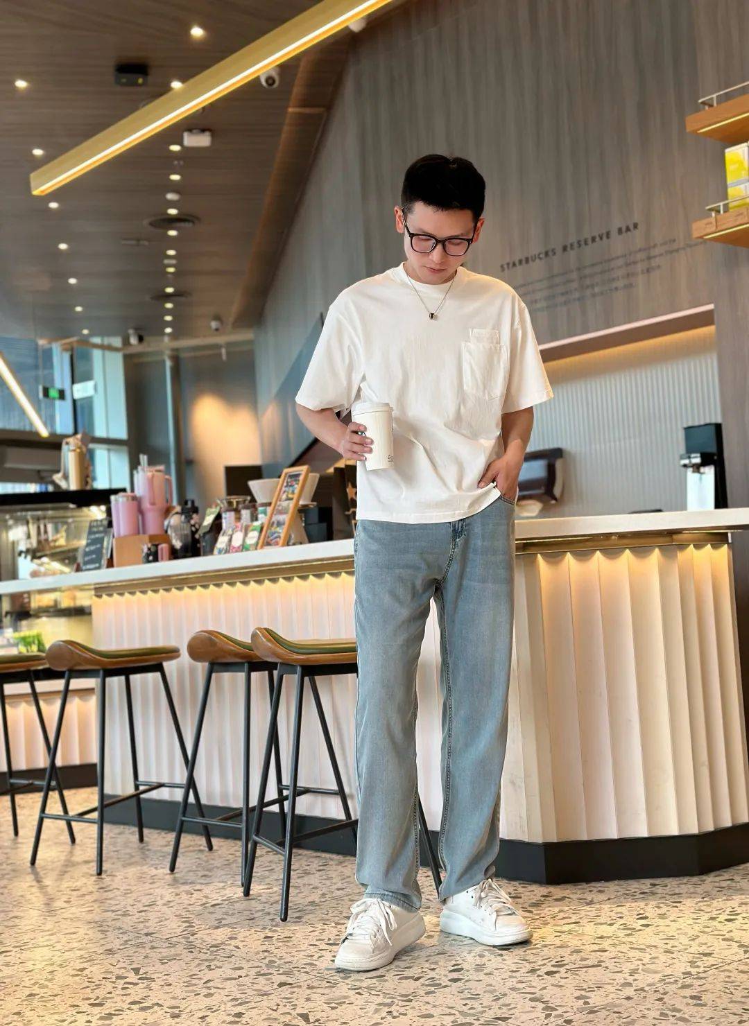 这条莱赛尔天丝牛仔裤，轻薄透气