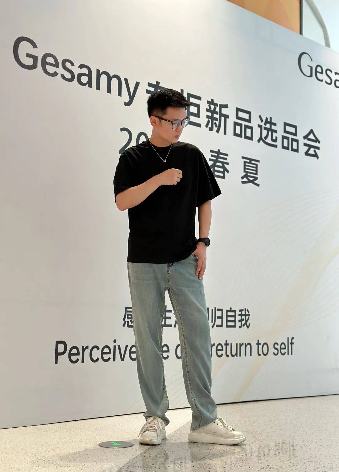 这条莱赛尔天丝牛仔裤，轻薄透气